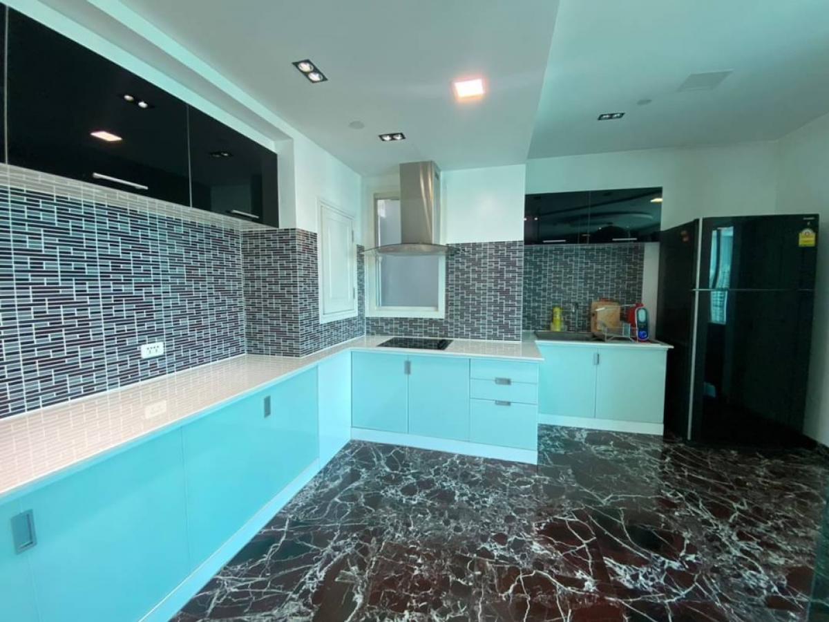 ขายคอนโดสุขุมวิท อโศก ทองหล่อ : Sell with tenant til 20/4/26
Luxury Penthouse Triplex ; WIND SUKHUMVIT 23, 3 bedrooms