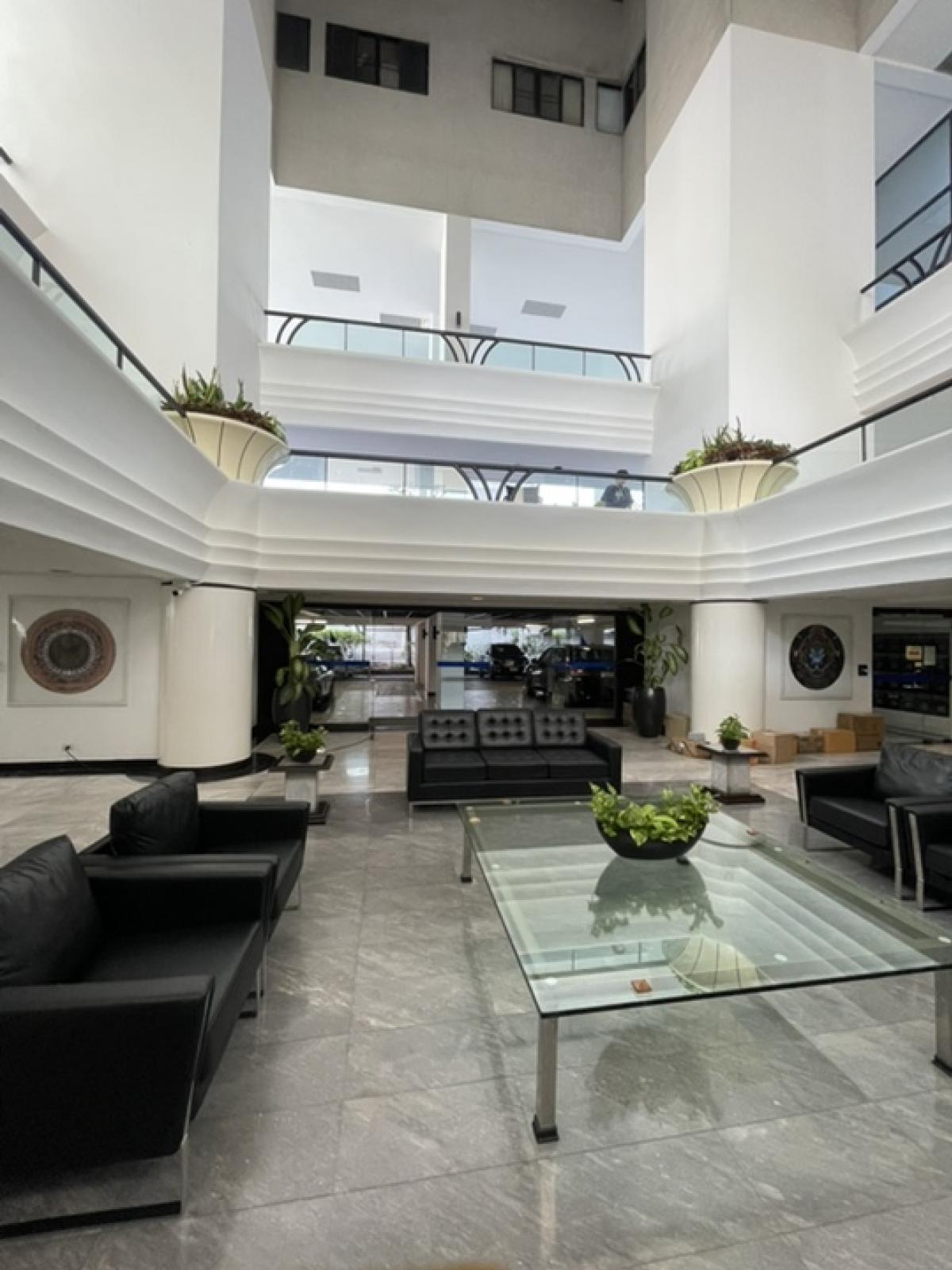 ขายคอนโดสุขุมวิท อโศก ทองหล่อ : ขาย Townhome ในคอนโด เกียรติธานี สุขุมวิท หลังมุม 265 ตารางเมตร 3ชั้น 4ห้องนอน สอบถาม 089-8578865