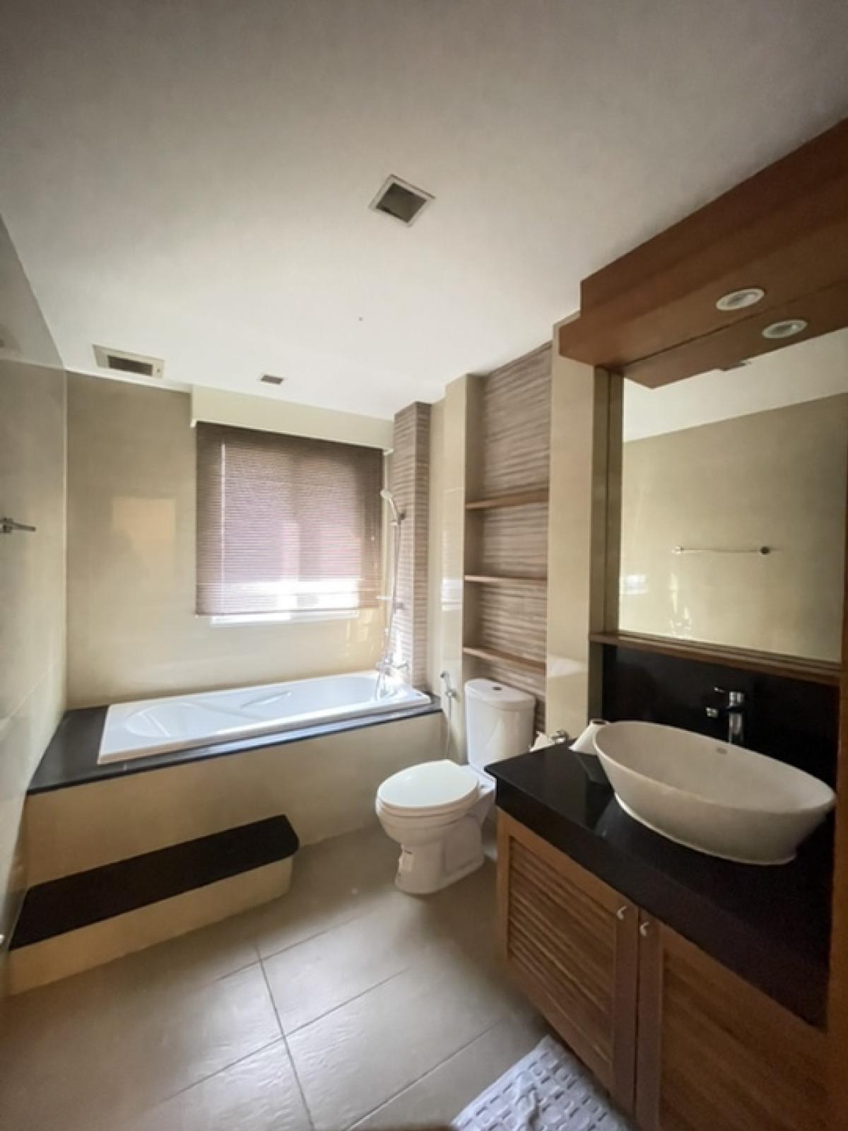 ขายคอนโดสุขุมวิท อโศก ทองหล่อ : ขาย Townhome ในคอนโด เกียรติธานี สุขุมวิท หลังมุม 265 ตารางเมตร 3ชั้น 4ห้องนอน สอบถาม 089-8578865