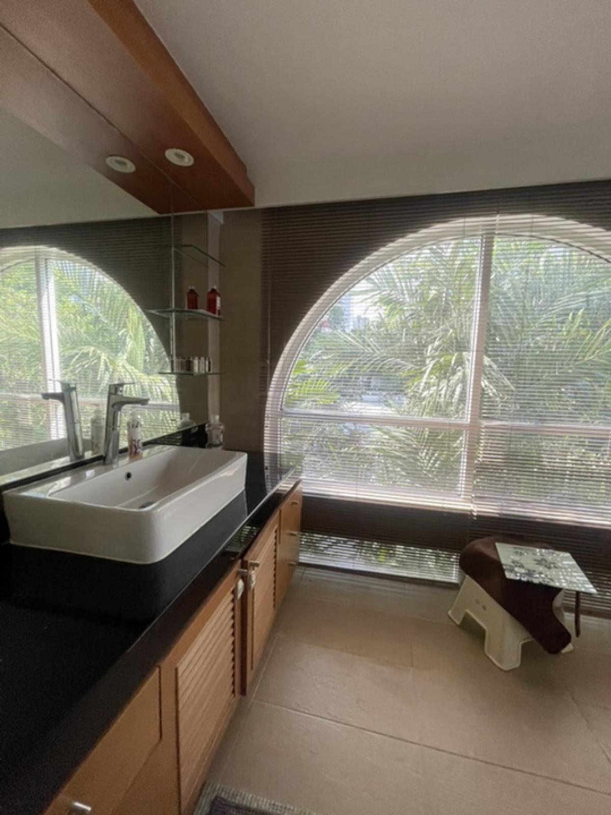 ขายคอนโดสุขุมวิท อโศก ทองหล่อ : ขาย Townhome ในคอนโด เกียรติธานี สุขุมวิท หลังมุม 265 ตารางเมตร 3ชั้น 4ห้องนอน สอบถาม 089-8578865