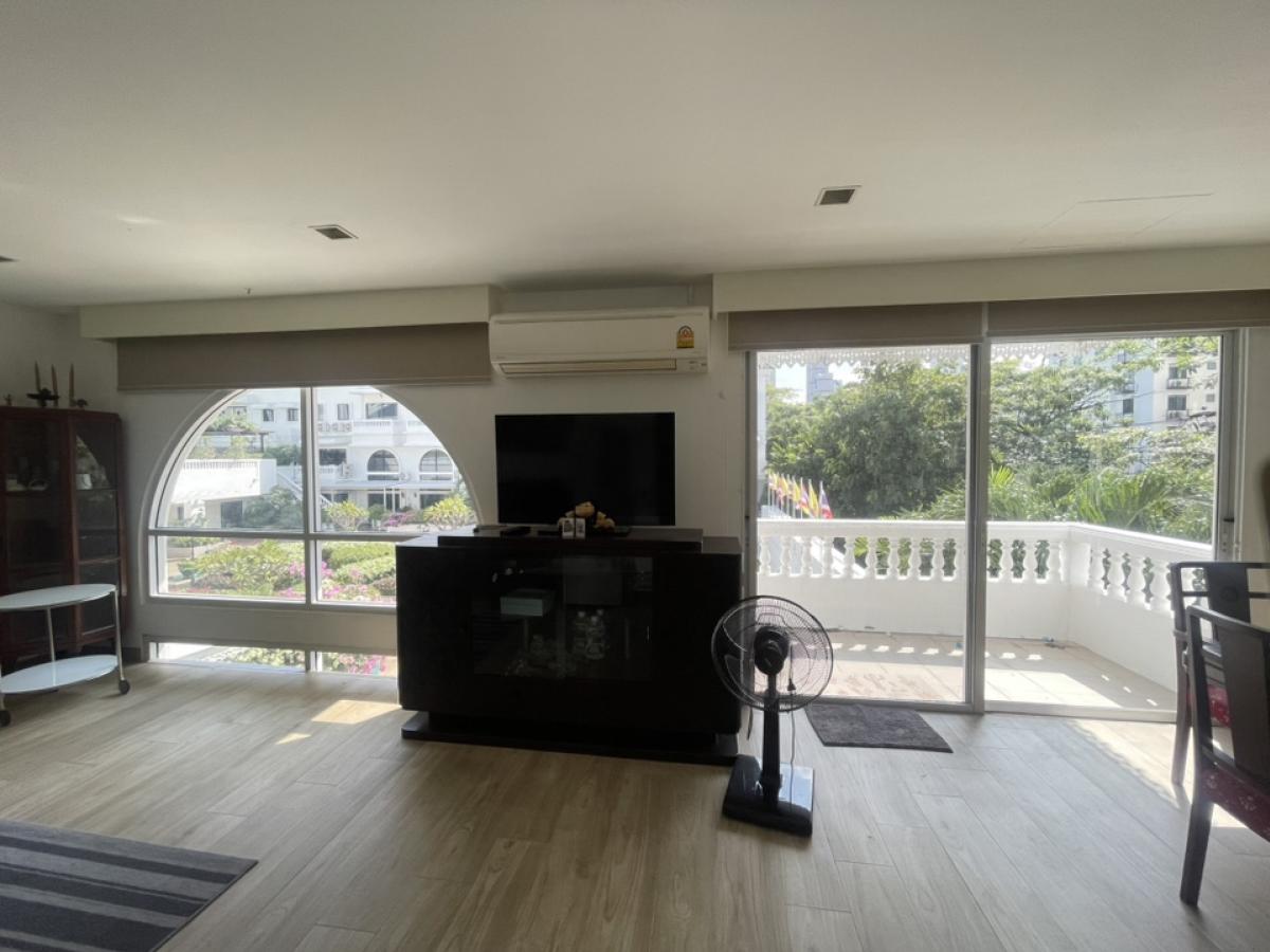 ขายคอนโดสุขุมวิท อโศก ทองหล่อ : ขาย Townhome ในคอนโด เกียรติธานี สุขุมวิท หลังมุม 265 ตารางเมตร 3ชั้น 4ห้องนอน สอบถาม 089-8578865