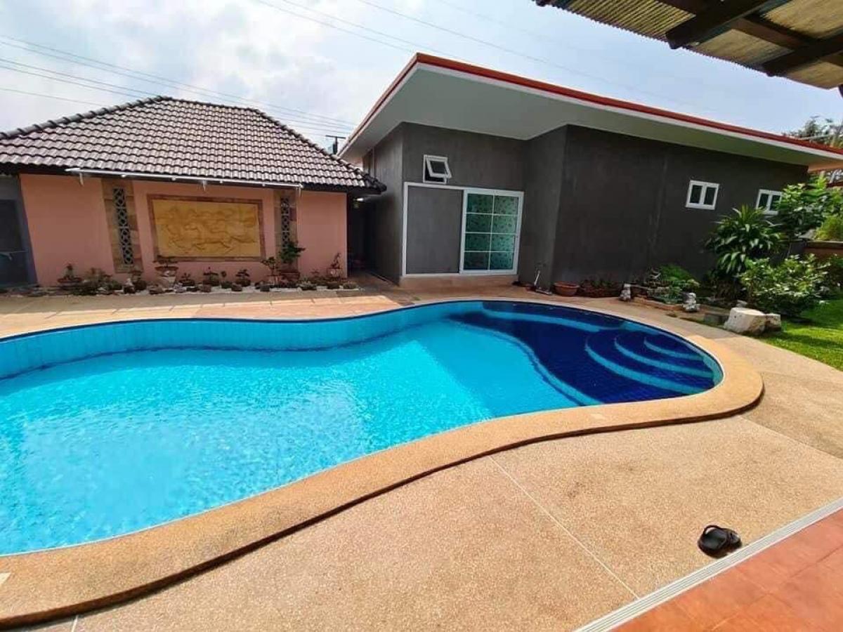 ขายบ้านพัทยา บางแสน ชลบุรี สัตหีบ : 📢👇ขายบ้าน พื้นที่กว้าง พร้อมสระว่ายน้ำส่วนตัว  โซล่าเซลล์ 3เฟส 10กิโลวัตต์  พร้อมกิจการโรงแรมเเมว(ไม่ต้องการสามารถยกตู้ออกได้ ปรับเป็นกิจการอื่น หรือทำอย่างอื่นได้)  อยู่บนเขา น้ำไม่ท่วม ไม่แออัด เดินทางสะดวก ซอย สยามคันทรีคลับ