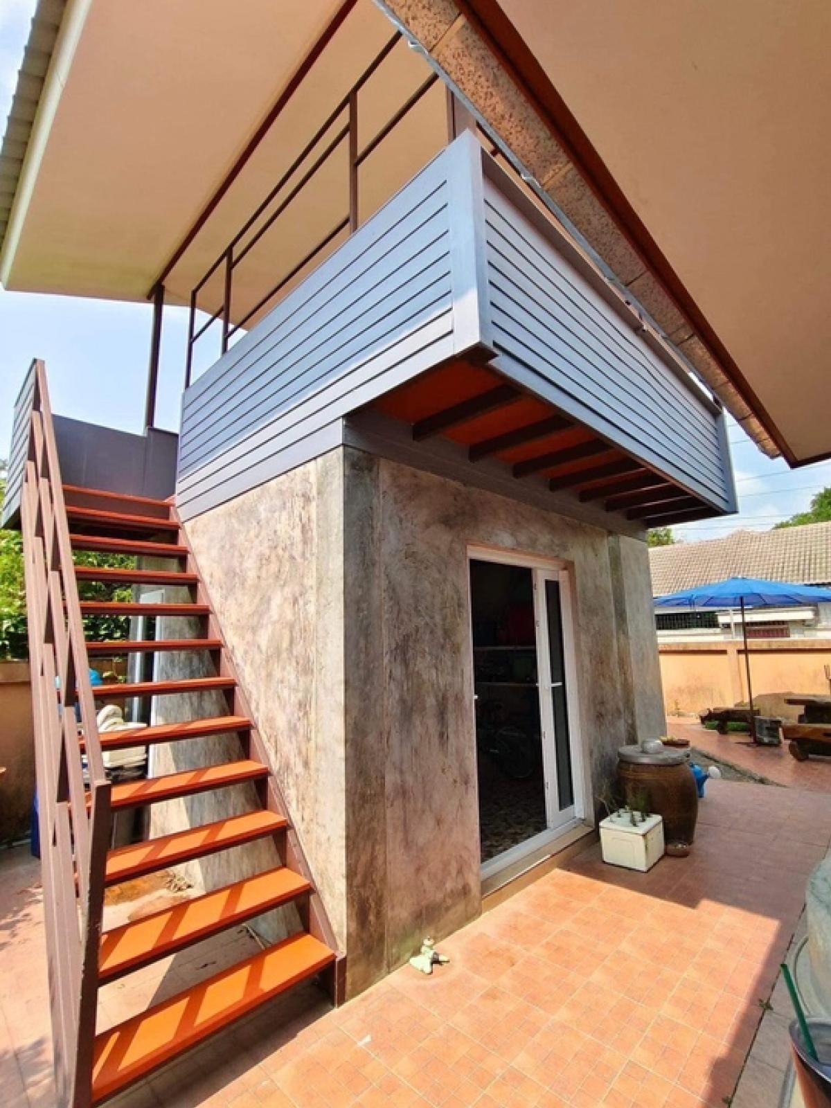 ขายบ้านพัทยา บางแสน ชลบุรี สัตหีบ : 📢👇ขายบ้าน พื้นที่กว้าง พร้อมสระว่ายน้ำส่วนตัว  โซล่าเซลล์ 3เฟส 10กิโลวัตต์  พร้อมกิจการโรงแรมเเมว(ไม่ต้องการสามารถยกตู้ออกได้ ปรับเป็นกิจการอื่น หรือทำอย่างอื่นได้)  อยู่บนเขา น้ำไม่ท่วม ไม่แออัด เดินทางสะดวก ซอย สยามคันทรีคลับ