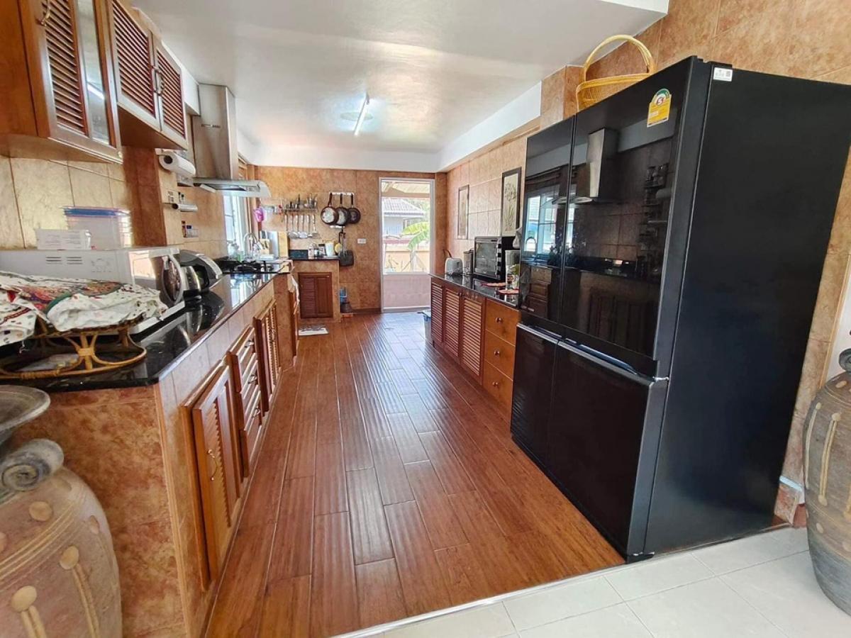 ขายบ้านพัทยา บางแสน ชลบุรี สัตหีบ : 📢👇ขายบ้าน พื้นที่กว้าง พร้อมสระว่ายน้ำส่วนตัว  โซล่าเซลล์ 3เฟส 10กิโลวัตต์  พร้อมกิจการโรงแรมเเมว(ไม่ต้องการสามารถยกตู้ออกได้ ปรับเป็นกิจการอื่น หรือทำอย่างอื่นได้)  อยู่บนเขา น้ำไม่ท่วม ไม่แออัด เดินทางสะดวก ซอย สยามคันทรีคลับ