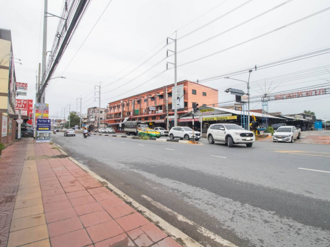 For SaleLandPathum Thani,Rangsit, Thammasat : Land for sale with factory and warehouse, on the main road Lam Luk Ka Khlong 4, 20 rai, 2 ngan, 97 sq m, with Factory Certificate 4 already.