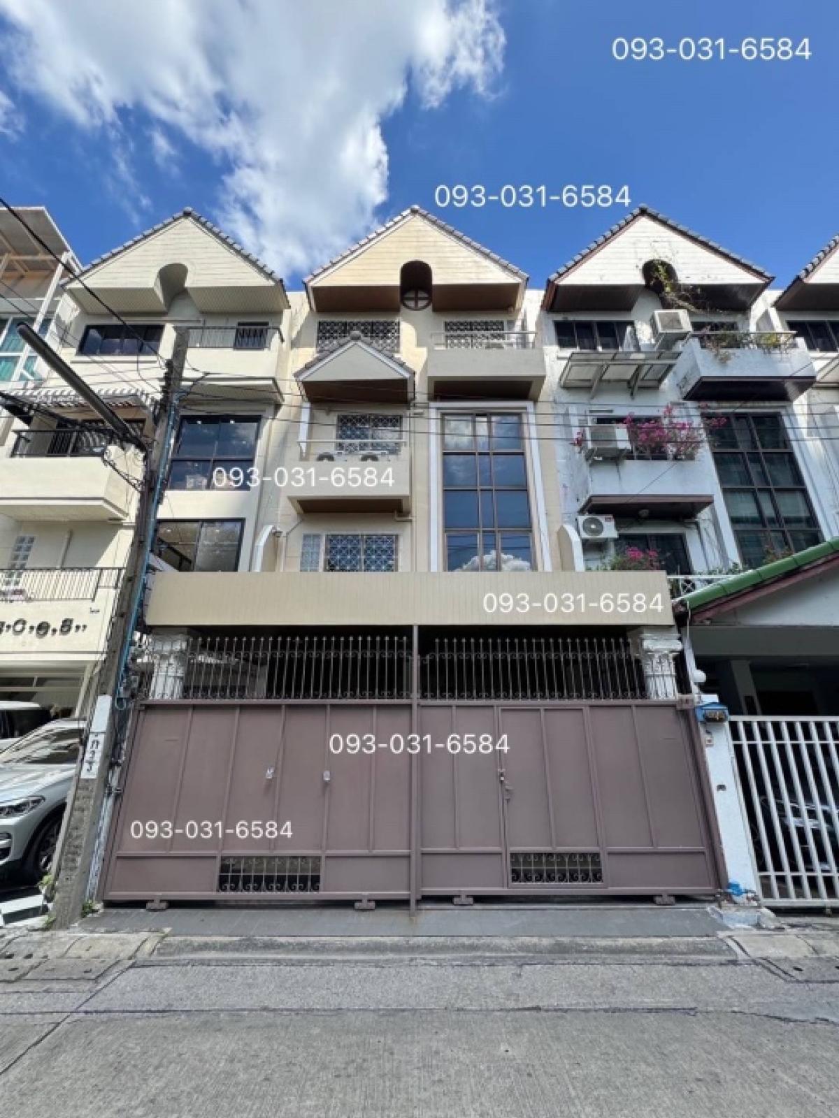 For RentTownhomeSukhumvit, Asoke, Thonglor : For Rent Townhome Soi Thonglor, Sukhumvit 55, Bangkok. 2 Parking Lots, Accept Company Registration is Ok.
