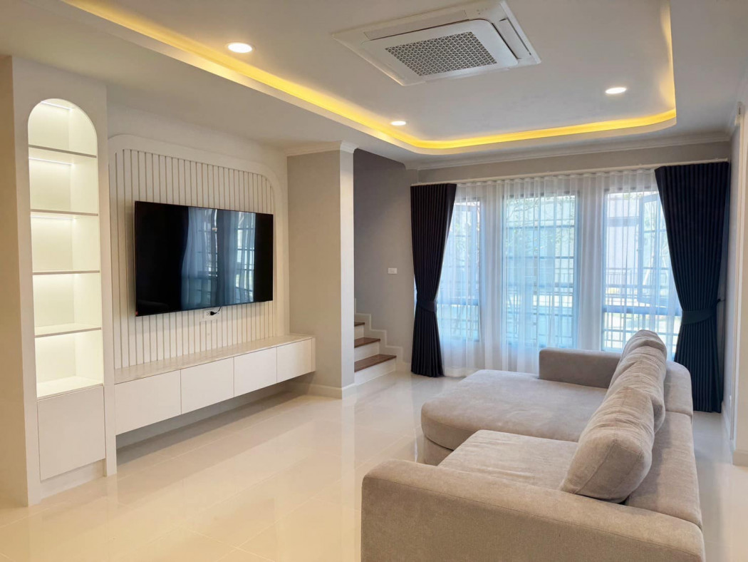 For RentHouseBangna, Bearing, Lasalle : For rent, new house, Centro Bangna, 4 bedrooms, only 5 minutes to MEGA Pet Friendly