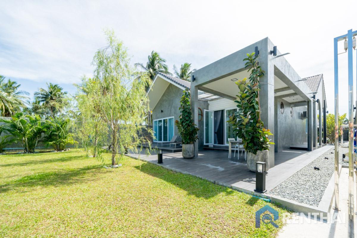 For SaleHousePattaya, Bangsaen, Chonburi : Brand new fully furnished House in Pattaya - Spacious land plot with a large, breezy garden—perfect for relaxing in nature.