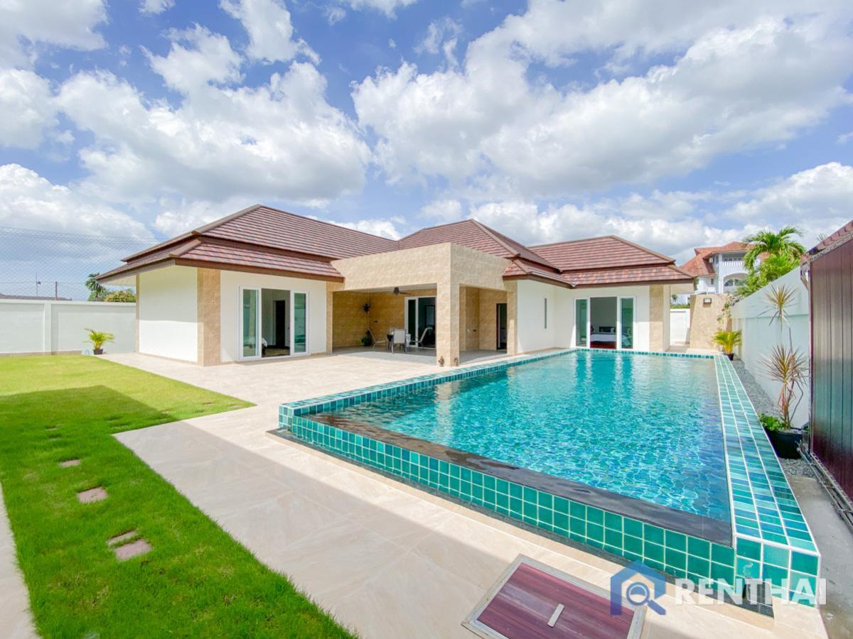 For SaleHousePattaya, Bangsaen, Chonburi : Luxurious brand new 3 bedroom Fully Furnished House in Huai Yai, Pattaya. Prime Location easy for transportation.