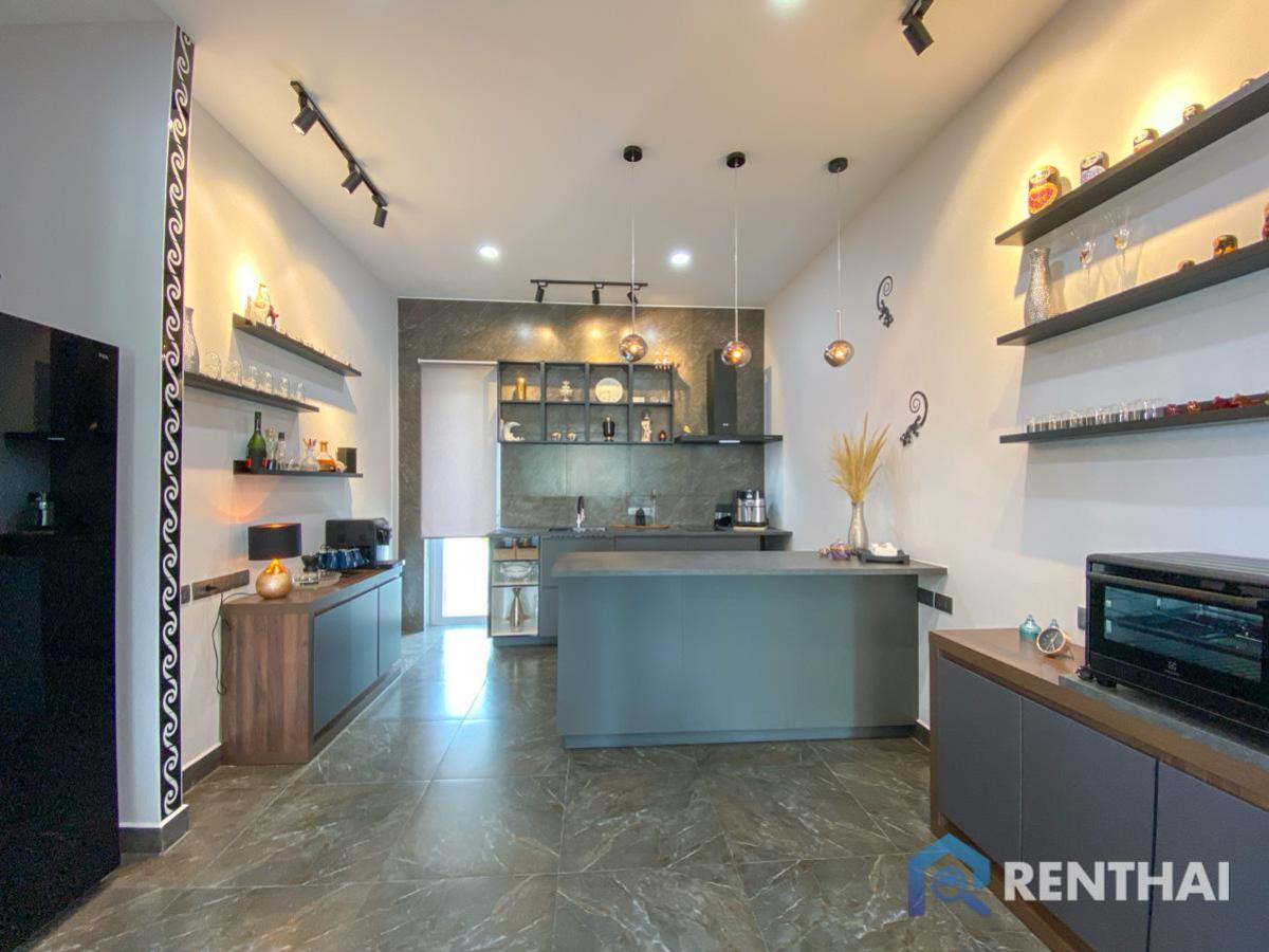 For SaleHousePattaya, Bangsaen, Chonburi : Luxurious brand new 3 bedroom Fully Furnished House in Huai Yai, Pattaya. Prime Location easy for transportation.