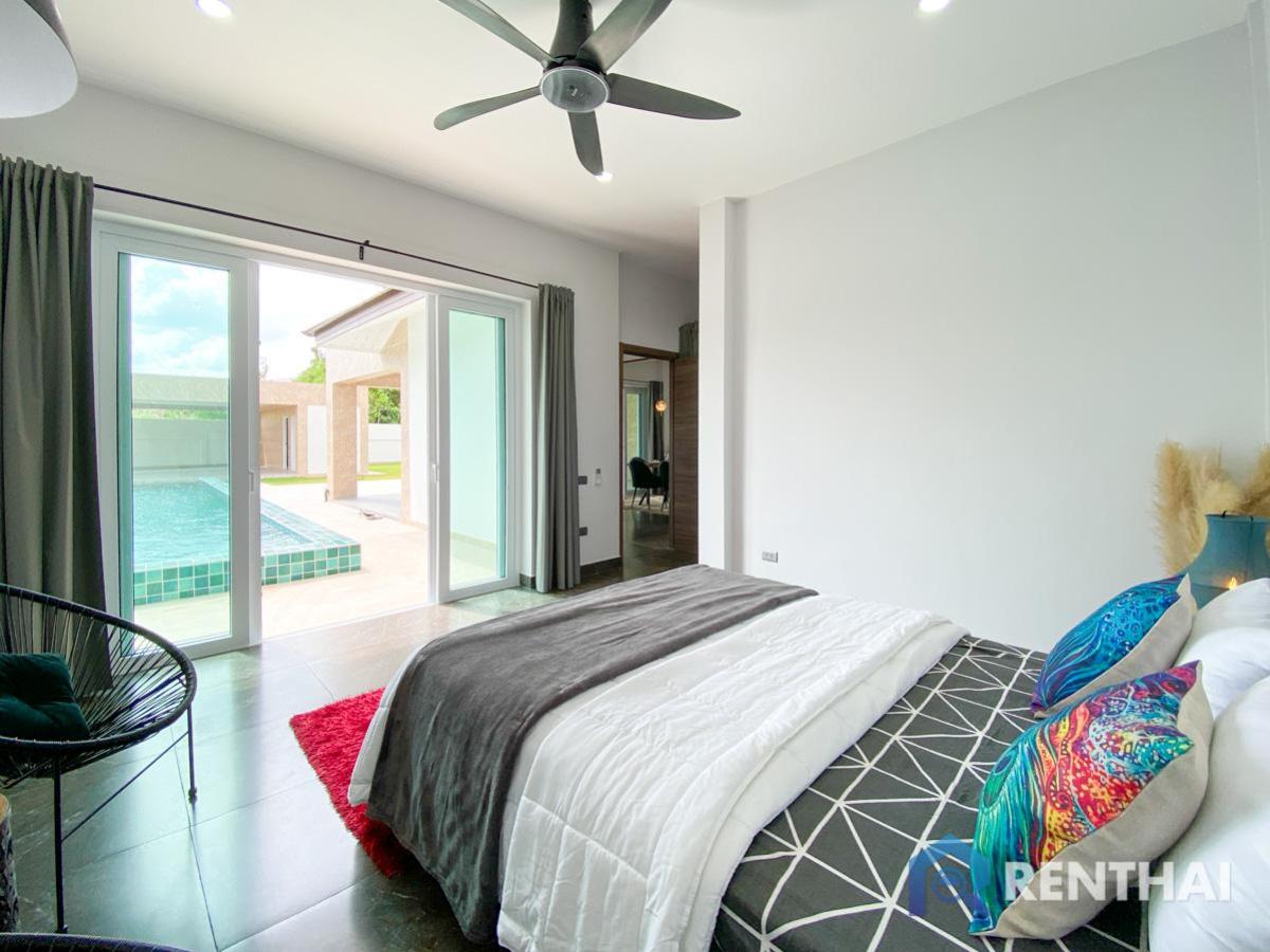 For SaleHousePattaya, Bangsaen, Chonburi : Luxurious brand new 3 bedroom Fully Furnished House in Huai Yai, Pattaya. Prime Location easy for transportation.