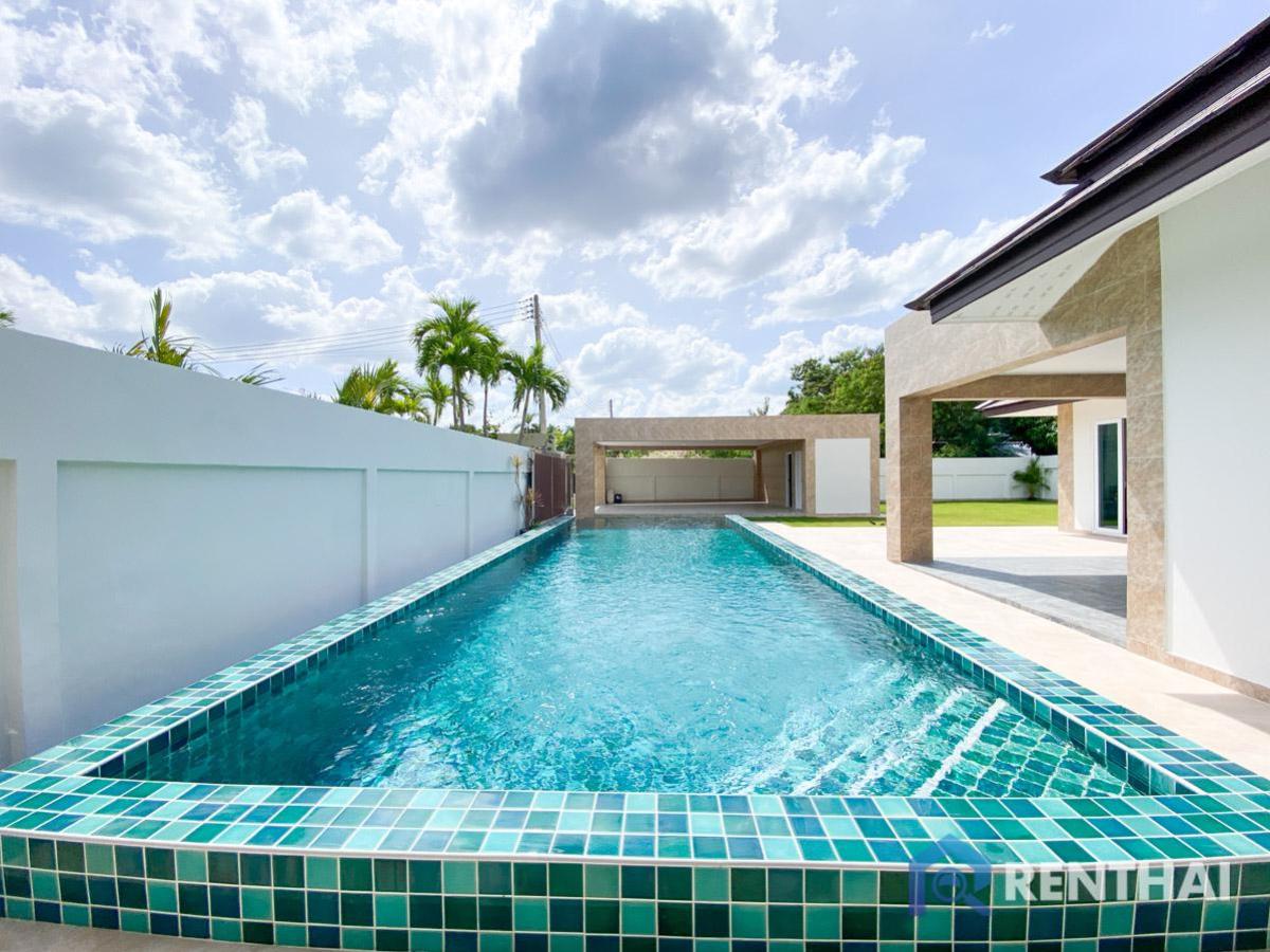 For SaleHousePattaya, Bangsaen, Chonburi : Luxurious brand new 3 bedroom Fully Furnished House in Huai Yai, Pattaya. Prime Location easy for transportation.