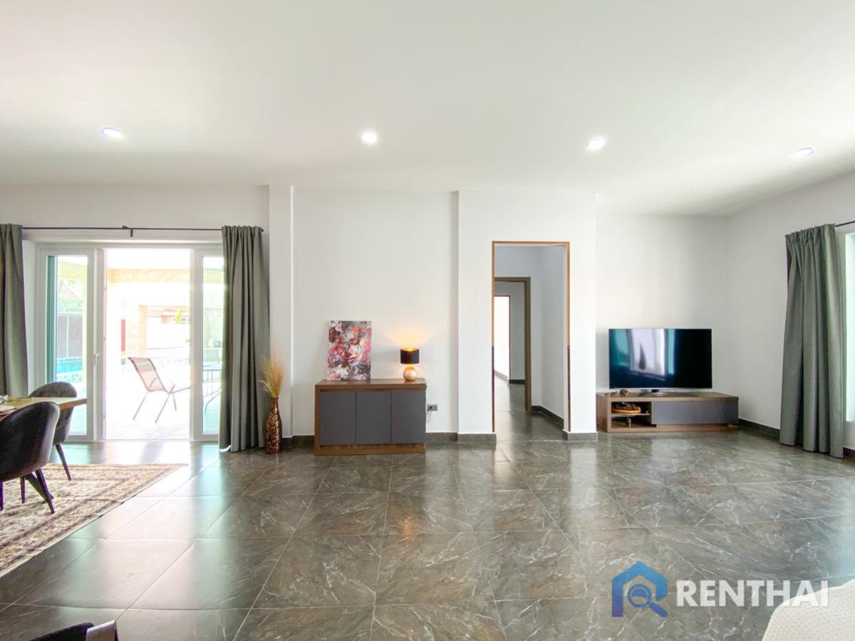 For SaleHousePattaya, Bangsaen, Chonburi : Luxurious brand new 3 bedroom Fully Furnished House in Huai Yai, Pattaya. Prime Location easy for transportation.