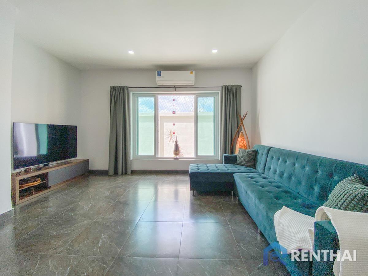 For SaleHousePattaya, Bangsaen, Chonburi : Luxurious brand new 3 bedroom Fully Furnished House in Huai Yai, Pattaya. Prime Location easy for transportation.