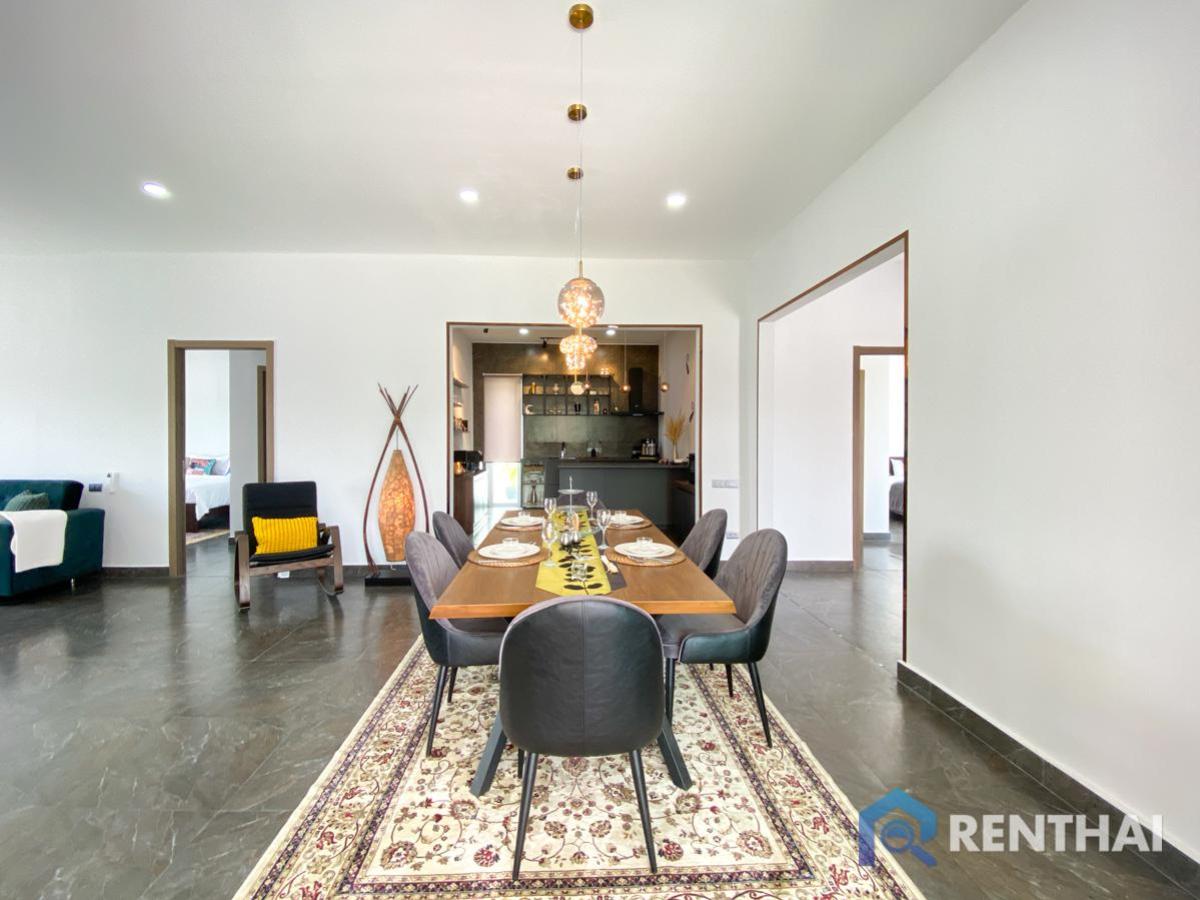 For SaleHousePattaya, Bangsaen, Chonburi : Luxurious brand new 3 bedroom Fully Furnished House in Huai Yai, Pattaya. Prime Location easy for transportation.