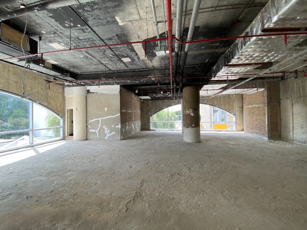 For RentRetail SpaceWitthayu, Chidlom, Langsuan, Ploenchit : Commercial space in Langsuan, suitable for various business types.