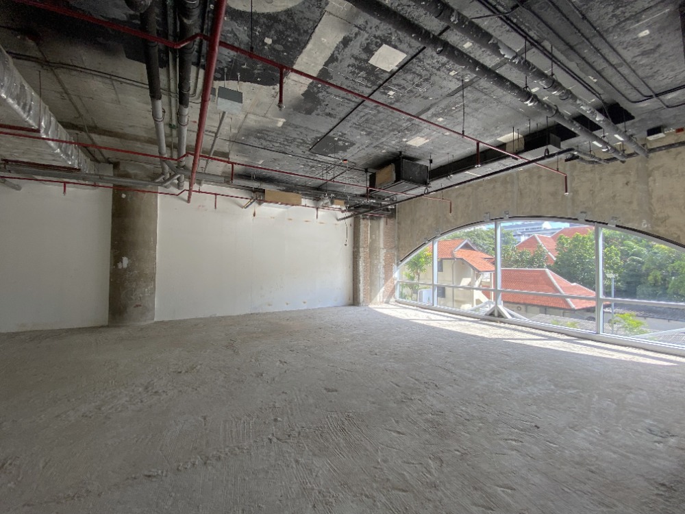 For RentRetail SpaceWitthayu, Chidlom, Langsuan, Ploenchit : Commercial space in Langsuan, suitable for various business types.