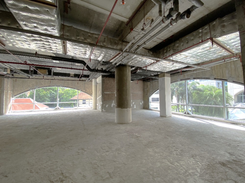 For RentRetail SpaceWitthayu, Chidlom, Langsuan, Ploenchit : Commercial space in Langsuan, suitable for various business types.