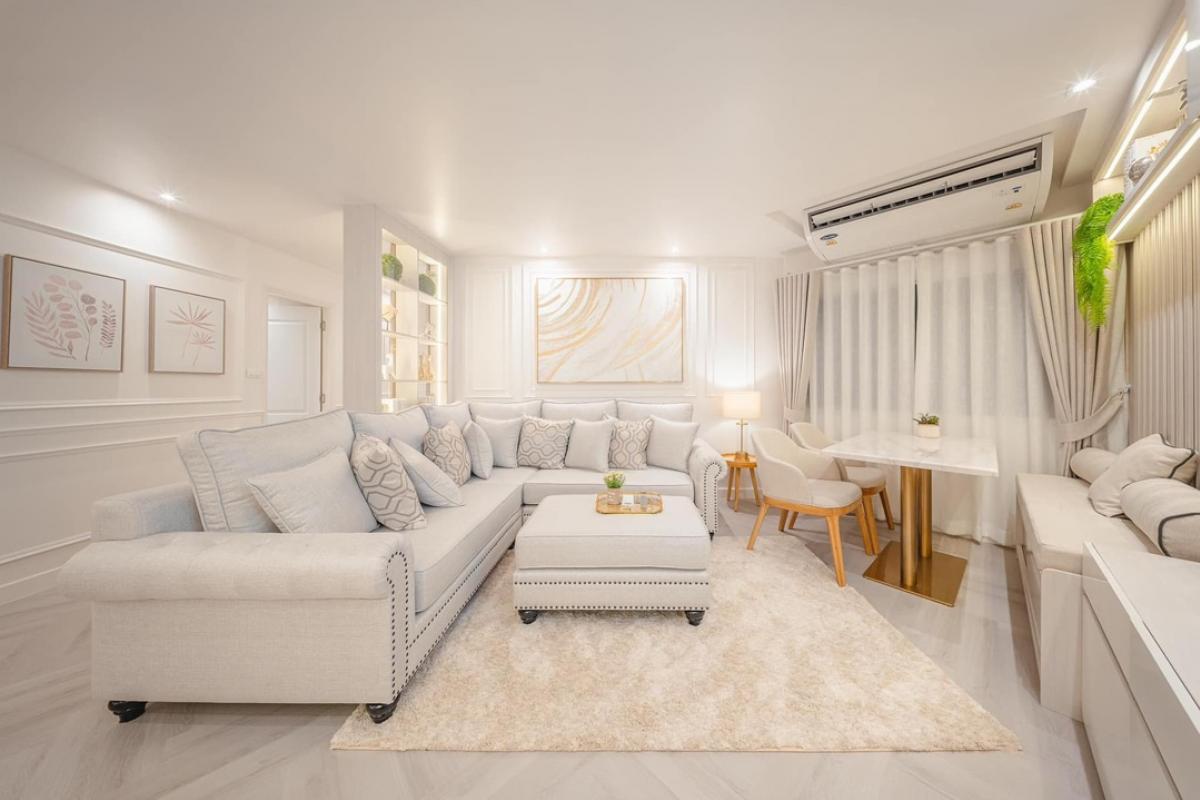 ขายคอนโดพระราม 3 สาธุประดิษฐ์ : 📢👇 Rare item newly renovated 3 beds at Fortune Condo Town , large size small price , modern decoration, located behind Central Rama 3, opposite Aster International school, near BNH Hospital , Saint Louis Hospital, King's College International School 