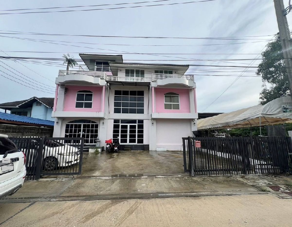 ให้เช่าอาคารพาณิชย์พัฒนาการ ศรีนครินทร์ : For Rent ให้เช่าอาคาร / อาคารสำนักงาน 4 ชั้น / ซอยพัฒนาการ 97 / พื้นที่ใช้สอย 698 ตารางเมตร / แอร์ 7 เครื่อง / จอดรถ 5-6 คัน / เหมาะหลากหลายธุรกิจ จดบริษัทได้