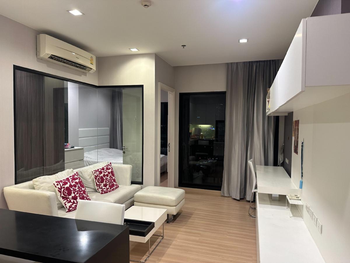 ขายคอนโดวงเวียนใหญ่ เจริญนคร : ขายถูก! คอนโดหรู Urbano Absolute Sathorn-Taksin เพียง 3.15 ล้าน ใกล้ BTS กรุงธนบุรี