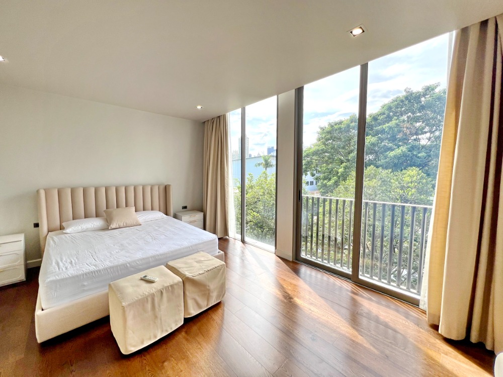 For RentTownhomeSukhumvit, Asoke, Thonglor : H0515😊 For RENT Townhouse for rent, 3 floors🚪4 bedrooms🚄near MRT Phetchaburi🏢Quarter Sukhumvit 39🔔House area: 40 sq m🔔Usable area: 480 sq m💲Rent: 190,000฿📞O99-5919653,O65-9423251✅LineID:@sureresidence