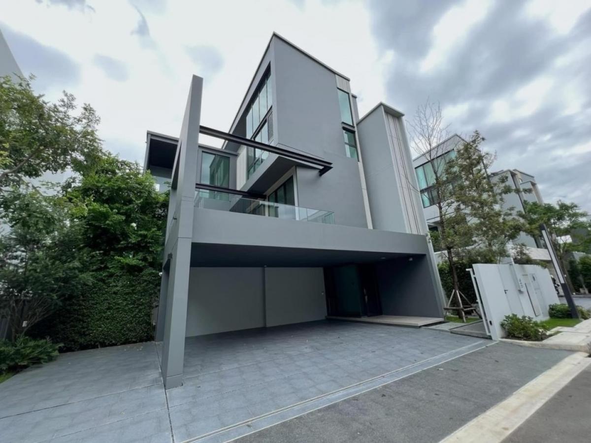 ขายบ้านพัฒนาการ ศรีนครินทร์ : 📢👇Sell with tenant rental price 155k, contract til October 253 Story luxury house with in-house lift