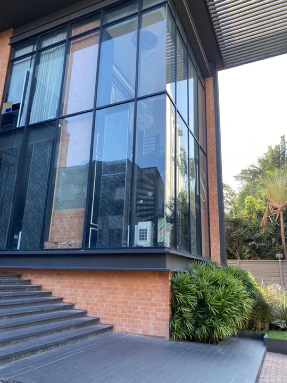 ขายร้านค้า/ตลาดนัดลาดพร้าว เซ็นทรัลลาดพร้าว : ขายร้านค้า 3 ชั้น โครงการ Chapter one midtown ladprao 24 ขนาด 177 Sq.m  เพียง 22,000,000 MB ติดต่อ 086-795-9997 จิมมี่