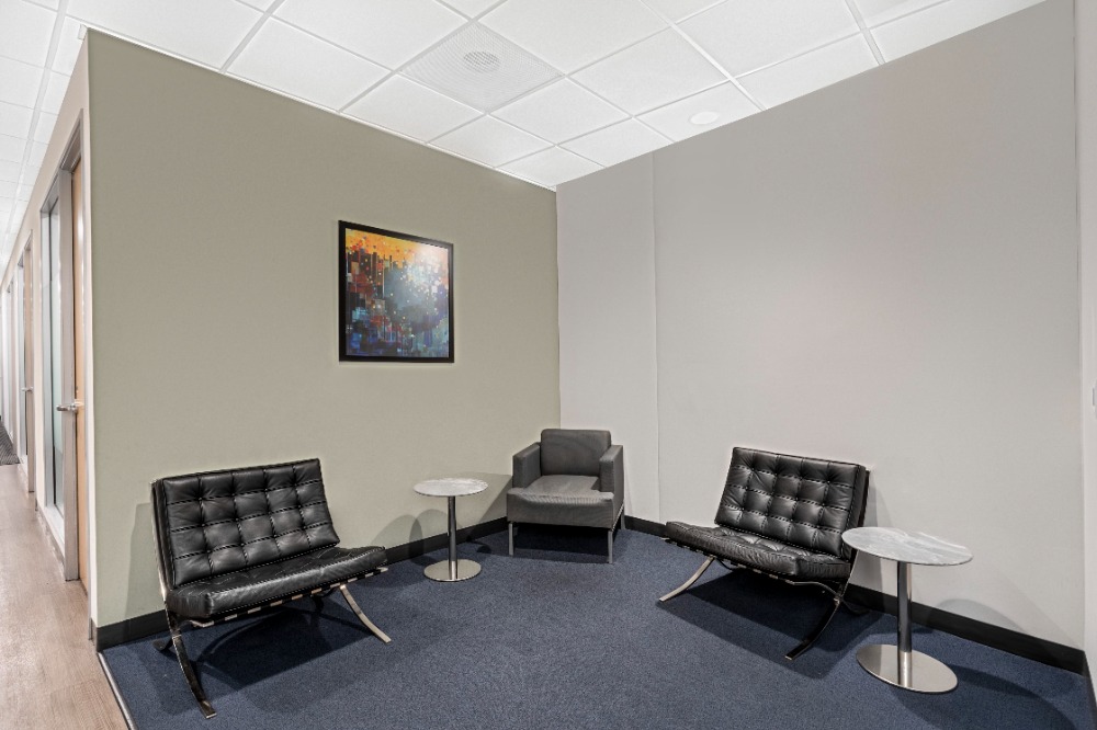 ให้เช่าสยาม จุฬา สามย่าน : All-inclusive access to coworking space in Regus Muang Thai Tower A