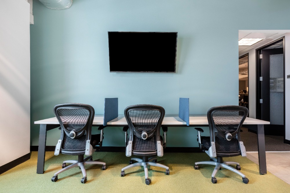 ให้เช่าสยาม จุฬา สามย่าน : Book a reserved coworking spot or hot desk in Regus Muang Thai Tower A