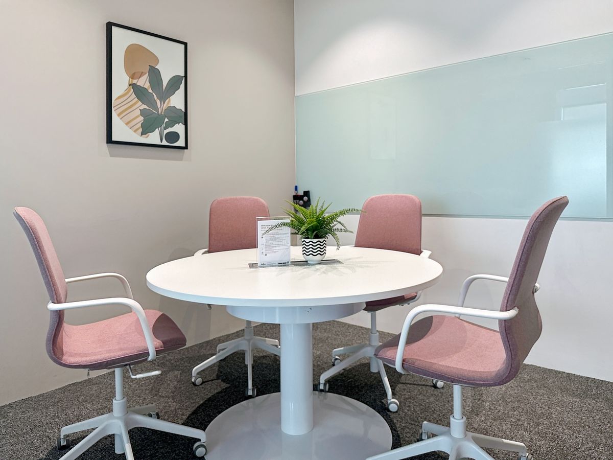 ให้เช่าสำนักงานเกษตรศาสตร์ รัชโยธิน : Fully serviced private office space for you and your team in Regus WHA Tower