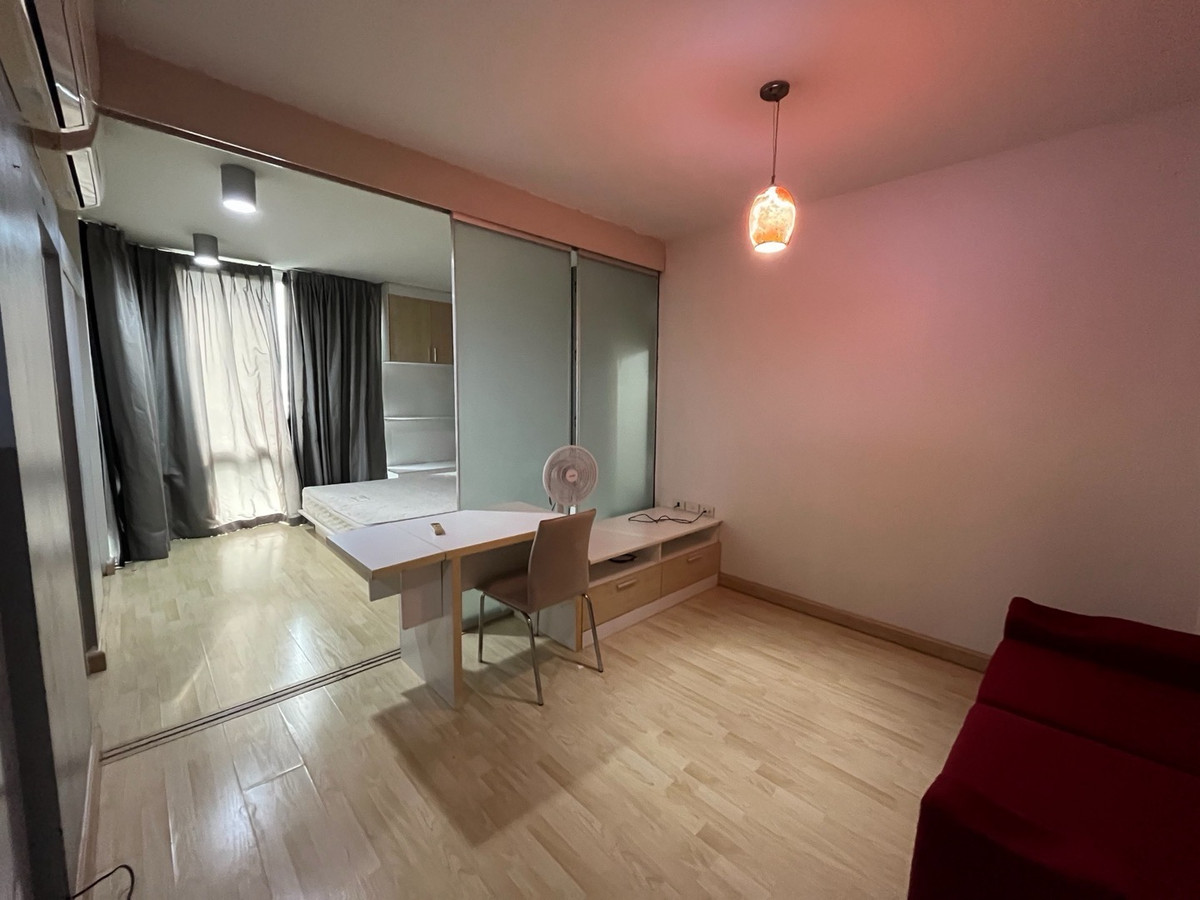 ให้เช่าคอนโดพัฒนาการ ศรีนครินทร์ : ปล่อยเช่าคอนโดพร้อมอยู่ ทำเลดี the Iris condo พระราม 9-ศรีนครินทร์ ขนาด 32.44 ตรม 1 นอน 1 น้ำ อาคาร E ชั้น 2 ราคา 7,500 บ.