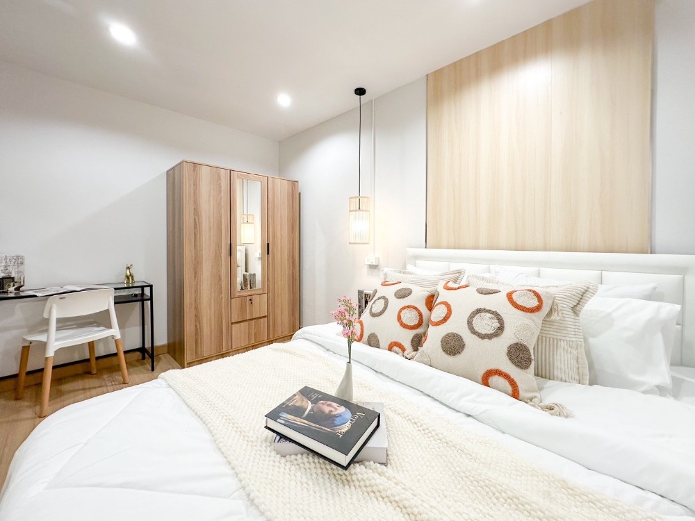 For SaleCondoRatchadapisek, Huaikwang, Suttisan : Urgent sale, 2 bedrooms, central Ratchada, beautiful room, fully furnished, ready to move in, swimming pool view