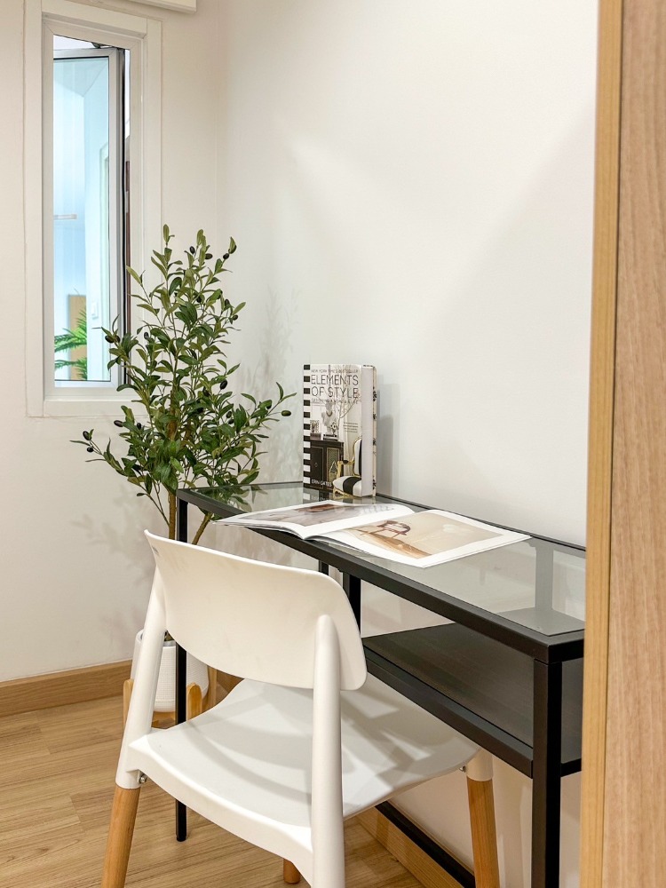 For SaleCondoRatchadapisek, Huaikwang, Suttisan : Urgent sale, 2 bedrooms, central Ratchada, beautiful room, fully furnished, ready to move in, swimming pool view