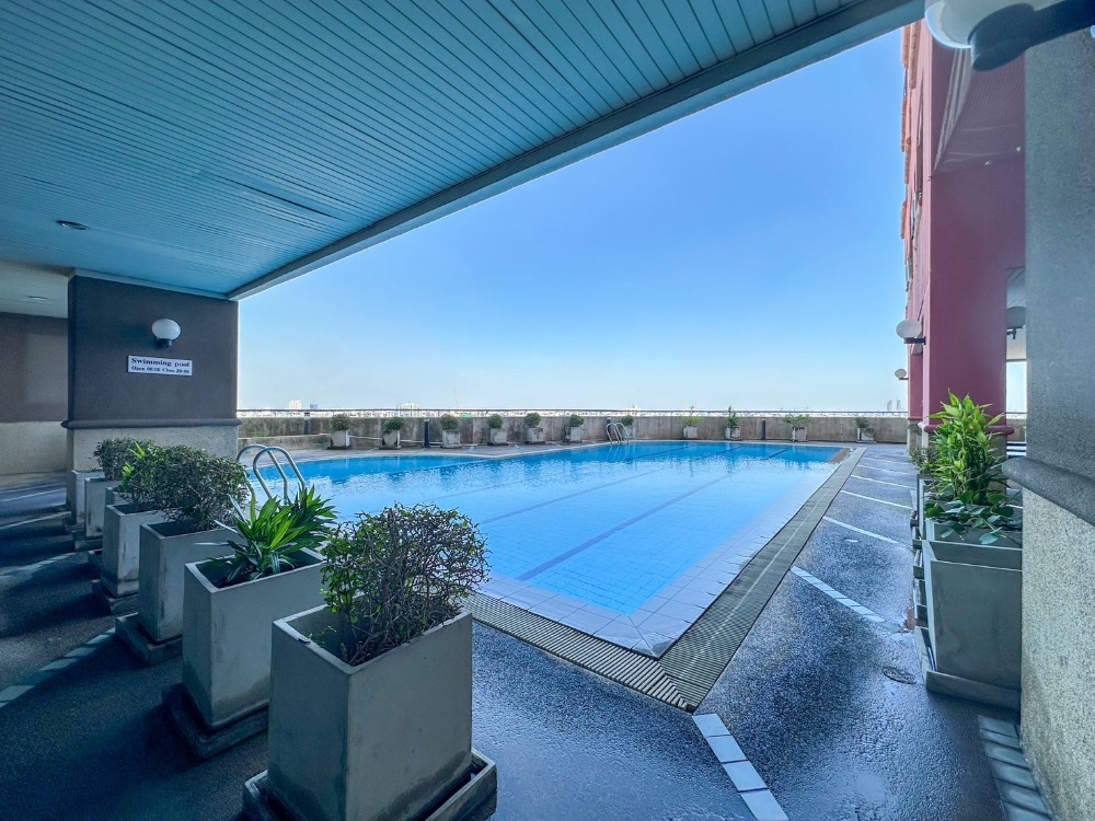 For SaleCondoRatchadapisek, Huaikwang, Suttisan : Urgent sale, 2 bedrooms, central Ratchada, beautiful room, fully furnished, ready to move in, swimming pool view