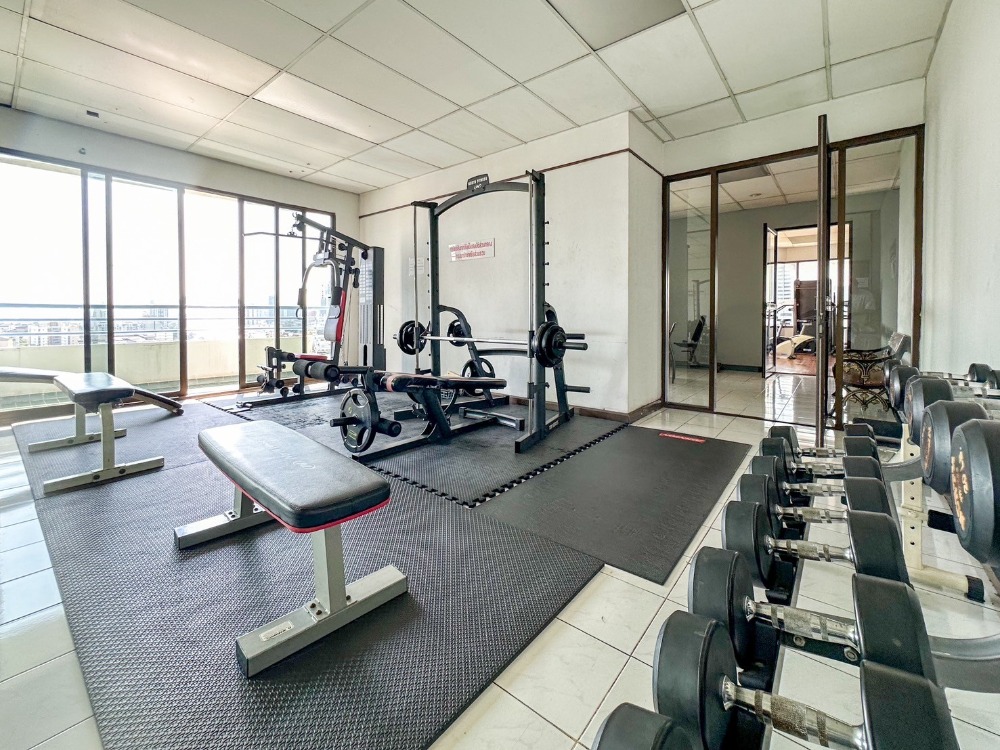 For SaleCondoRatchadapisek, Huaikwang, Suttisan : Urgent sale, 2 bedrooms, central Ratchada, beautiful room, fully furnished, ready to move in, swimming pool view