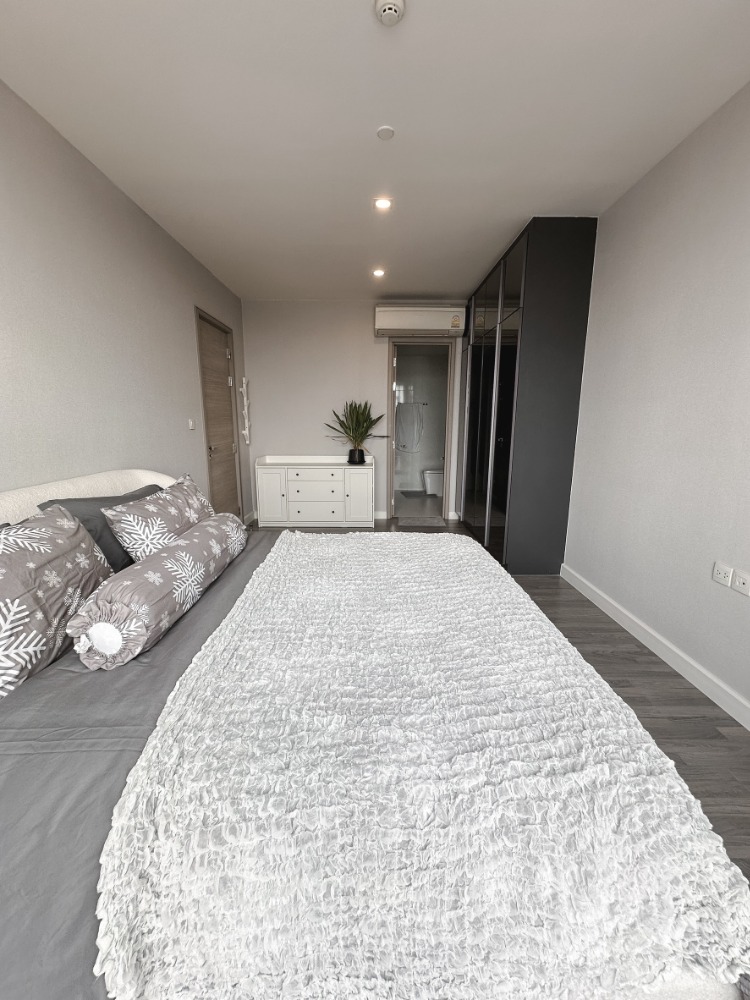 For SaleCondoSiam Paragon ,Chulalongkorn,Samyan : The Room Rama 4【𝐒𝐄𝐋𝐋】🔥 A very modern condo for those who love cool tones. Fully furnished. Amenities are ready. 🔥 Contact Line ID: @hacondo