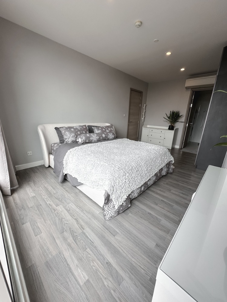 For SaleCondoSiam Paragon ,Chulalongkorn,Samyan : The Room Rama 4【𝐒𝐄𝐋𝐋】🔥 A very modern condo for those who love cool tones. Fully furnished. Amenities are ready. 🔥 Contact Line ID: @hacondo