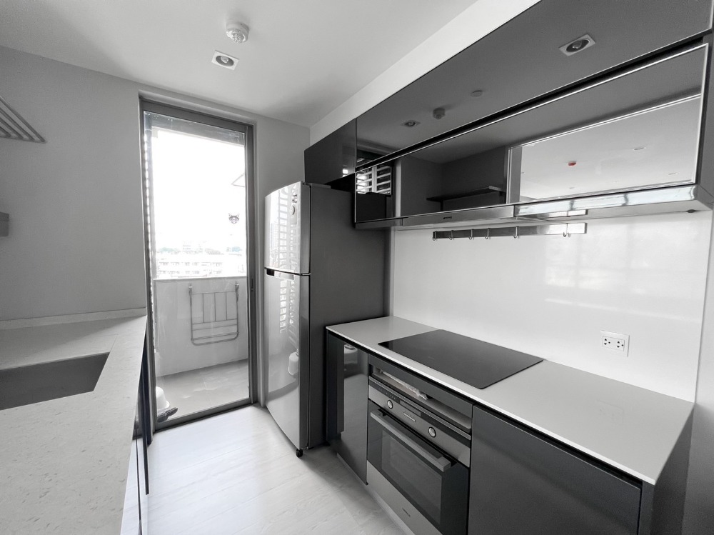 For SaleCondoSiam Paragon ,Chulalongkorn,Samyan : The Room Rama 4【𝐒𝐄𝐋𝐋】🔥 A very modern condo for those who love cool tones. Fully furnished. Amenities are ready. 🔥 Contact Line ID: @hacondo