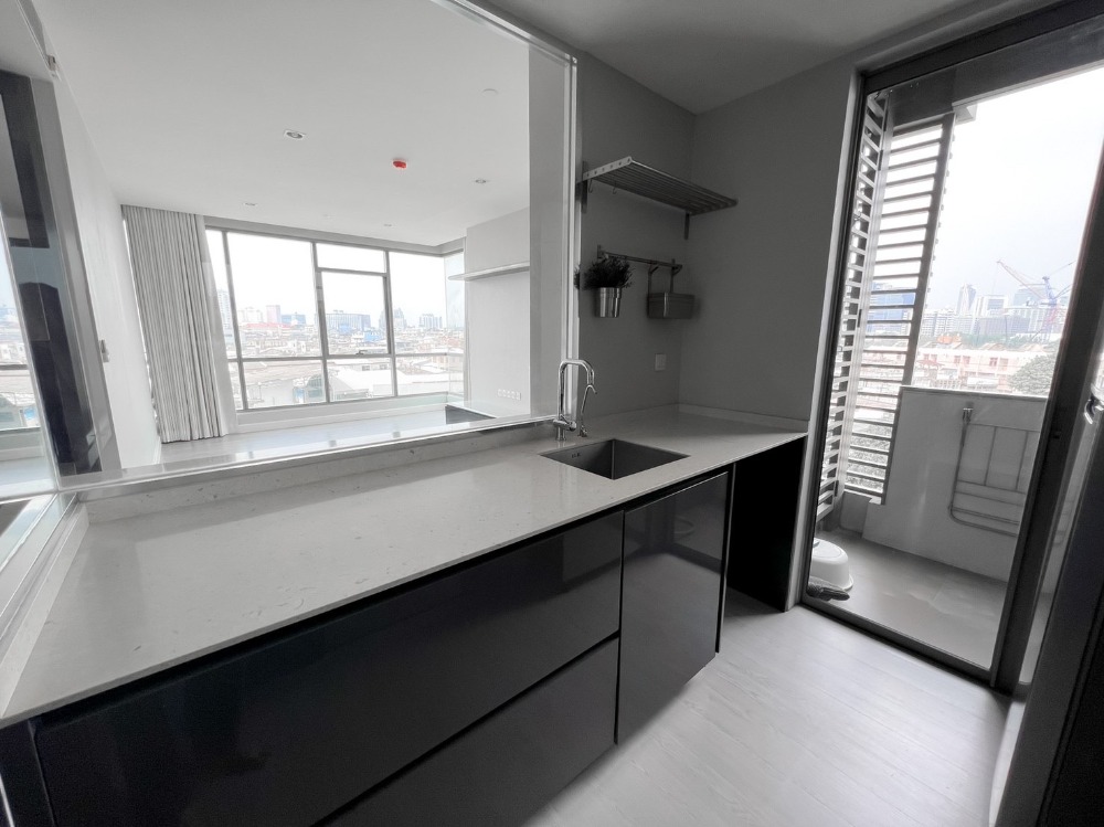 For SaleCondoSiam Paragon ,Chulalongkorn,Samyan : The Room Rama 4【𝐒𝐄𝐋𝐋】🔥 A very modern condo for those who love cool tones. Fully furnished. Amenities are ready. 🔥 Contact Line ID: @hacondo