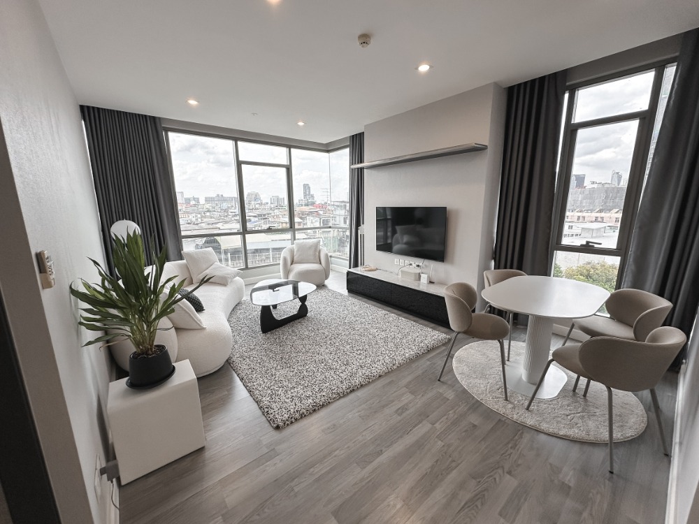 For SaleCondoSiam Paragon ,Chulalongkorn,Samyan : The Room Rama 4【𝐒𝐄𝐋𝐋】🔥 A very modern condo for those who love cool tones. Fully furnished. Amenities are ready. 🔥 Contact Line ID: @hacondo