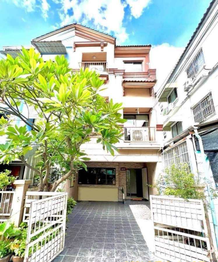 For RentTownhomeLadprao, Central Ladprao : HK0342😊 For RENT Townhouse for rent, 3 floors🚪3 bedrooms🚄near MRT Lat Phrao 71🔔Ratchada-Lat Phrao🔔House area: 27 sq m🔔Usable area: 170 sq m💲Rent: 29,000฿📞O99-5919653,O65-9423251✅LineID:@sureresidence