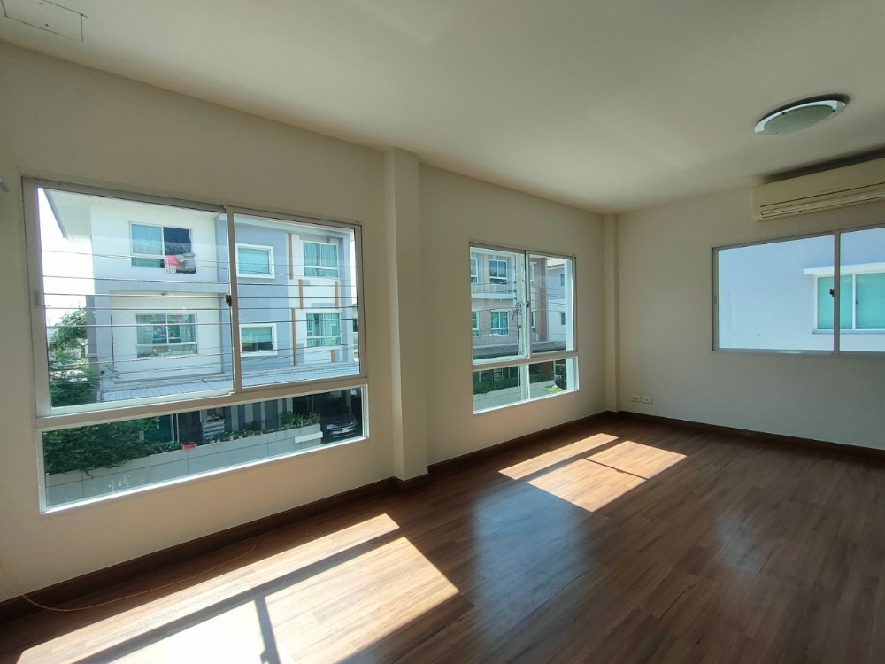 For RentHouseRama 2, Bang Khun Thian : For rent: 3-storey detached house, Casa Premium Rama 2 project, along the Khun Kala Expressway, 3 bedrooms | 5 bathrooms | 1 living room | 1 kitchen