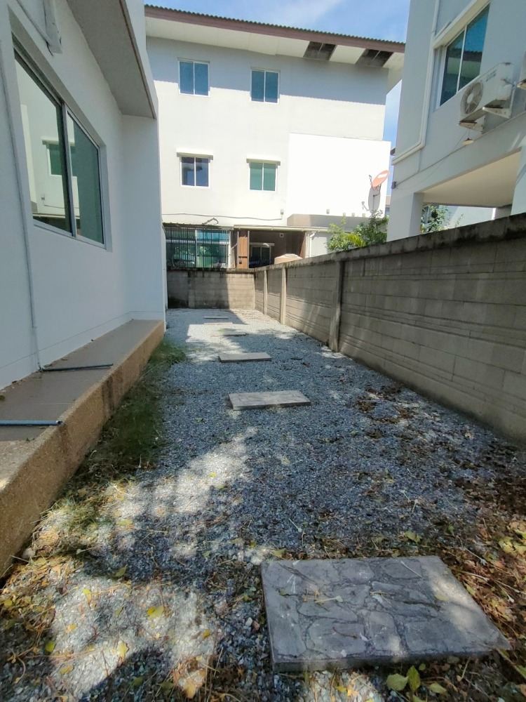 For RentHouseRama 2, Bang Khun Thian : For rent: 3-storey detached house, Casa Premium Rama 2 project, along the Khun Kala Expressway, 3 bedrooms | 5 bathrooms | 1 living room | 1 kitchen