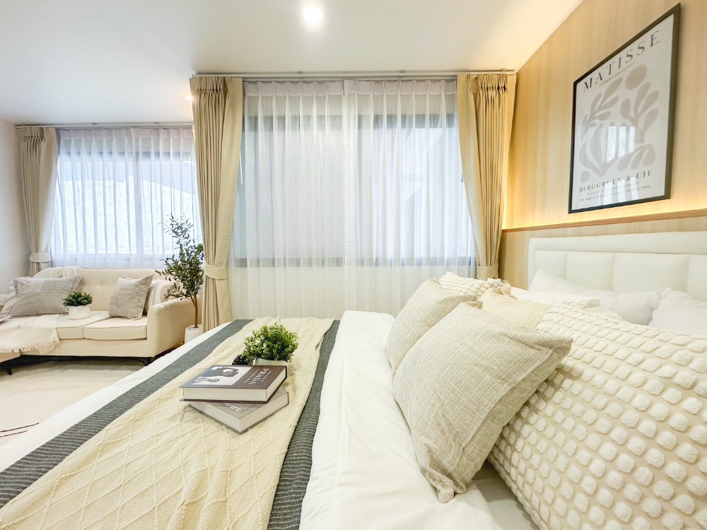 For SaleCondoRatchadapisek, Huaikwang, Suttisan : Urgent sale, 2 bedrooms, central Ratchada, beautiful room, fully furnished, ready to move in, swimming pool view