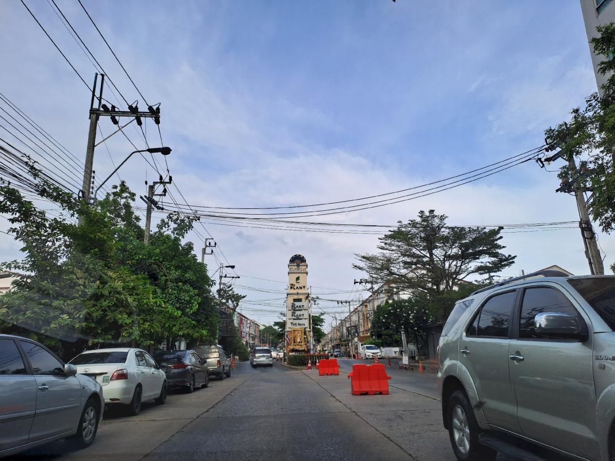 ให้เช่าทาวน์โฮมเกษตร นวมินทร์ ลาดปลาเค้า : Townhome 3 ชั้น หมู่บ้าน ธนสิน 9  ให้เช่า 3 นอน 3น้ำ หมู่บ้านใกล้ ถนนใหญ่ ถนนนวมินทร์ ซอย นวมิยทร์ 86 ติดห้าง โลตัส สุขาภิบาล 1  หมู่บ้านอยู่ตรงข้าม ห้าง ไทวัสดุ  ใกล้ รพ.พญาไท นวมินทร  ซอยใหญ่ ไม่เปลี่ยว ปากซอย มี ร้าน 711 