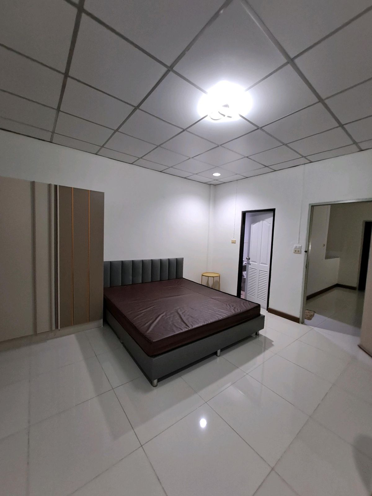 ให้เช่าทาวน์โฮมเกษตร นวมินทร์ ลาดปลาเค้า : Townhome 3 ชั้น หมู่บ้าน ธนสิน 9  ให้เช่า 3 นอน 3น้ำ หมู่บ้านใกล้ ถนนใหญ่ ถนนนวมินทร์ ซอย นวมิยทร์ 86 ติดห้าง โลตัส สุขาภิบาล 1  หมู่บ้านอยู่ตรงข้าม ห้าง ไทวัสดุ  ใกล้ รพ.พญาไท นวมินทร  ซอยใหญ่ ไม่เปลี่ยว ปากซอย มี ร้าน 711 