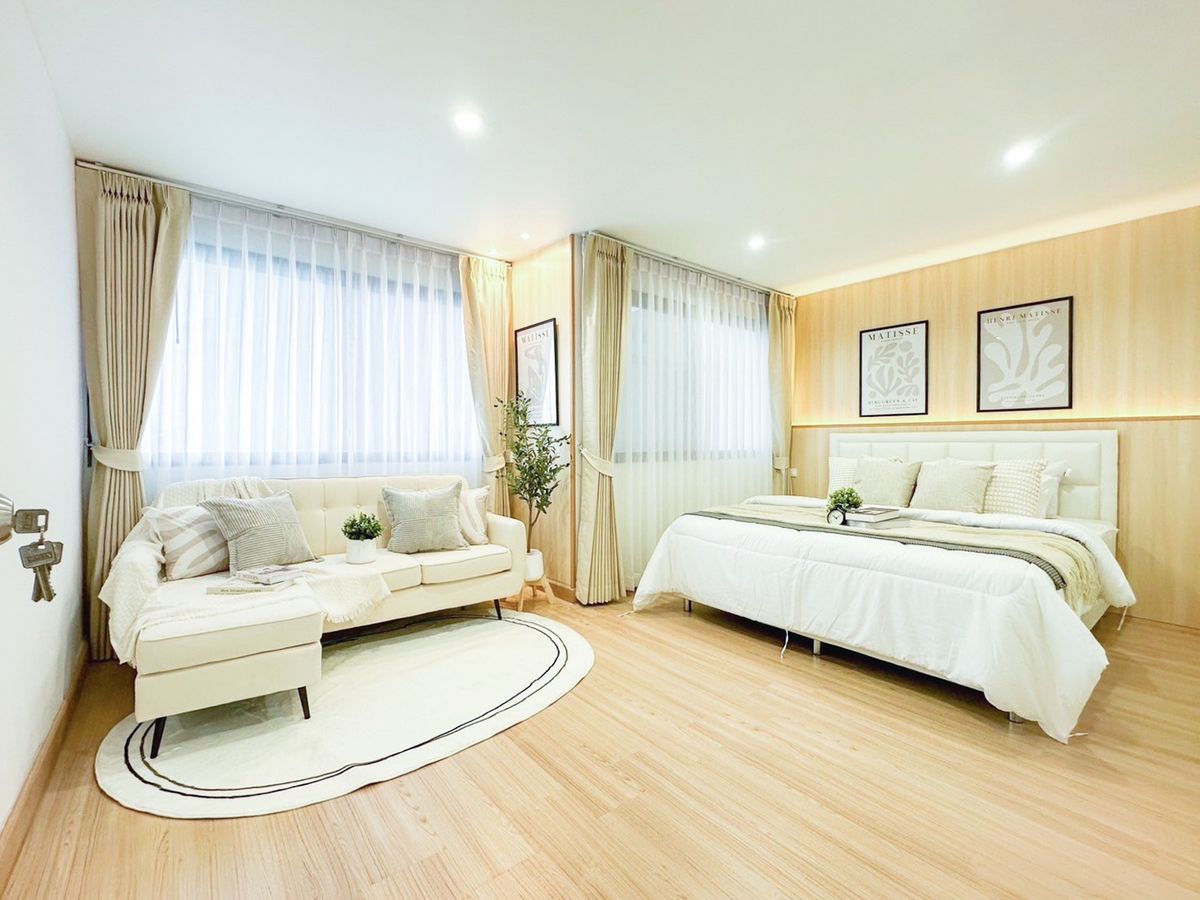 For SaleCondoRatchadapisek, Huaikwang, Suttisan : Urgent sale, 2 bedrooms, central Ratchada, beautiful room, fully furnished, ready to move in, swimming pool view