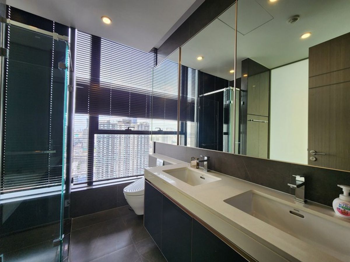 ให้เช่าคอนโดพระราม 9 เพชรบุรีตัดใหม่ RCA : The Esse at Singha Complex 2 bedrooms for rent close to MRT and Airport Link