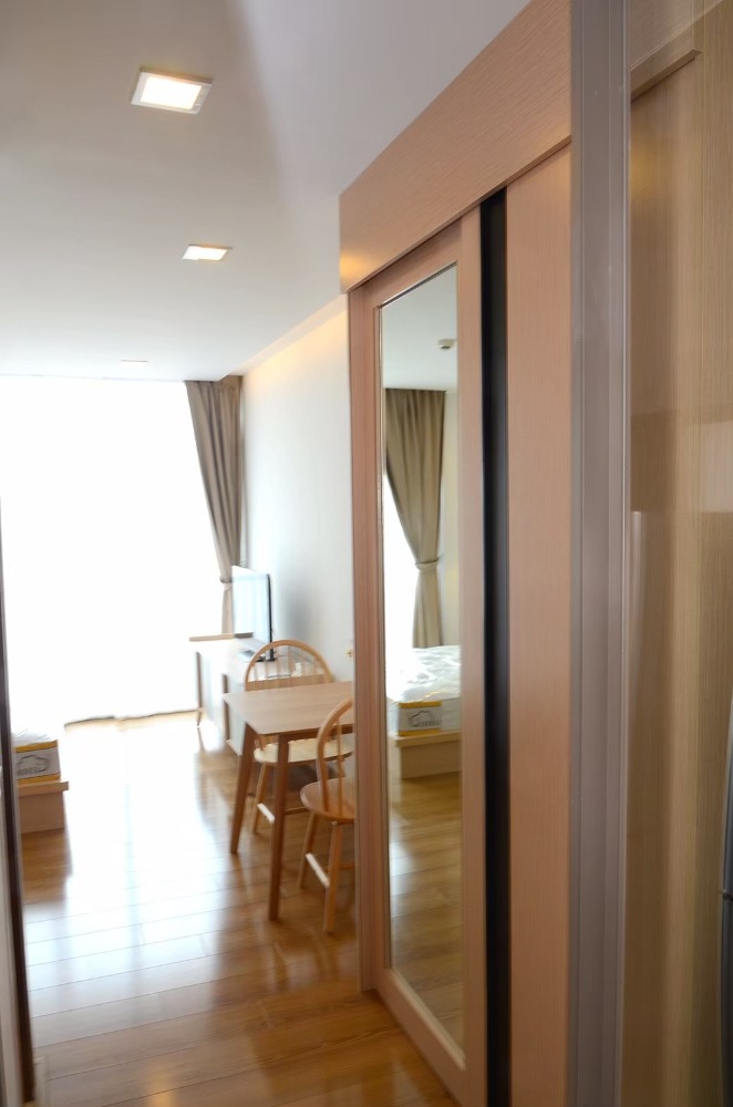 ให้เช่าคอนโดสาทร นราธิวาส : Room for Rent Quad Sathorn Studio Room 28 SQ.M. on the 4th floor. Fully Furnished. Ready to Move In January 2026